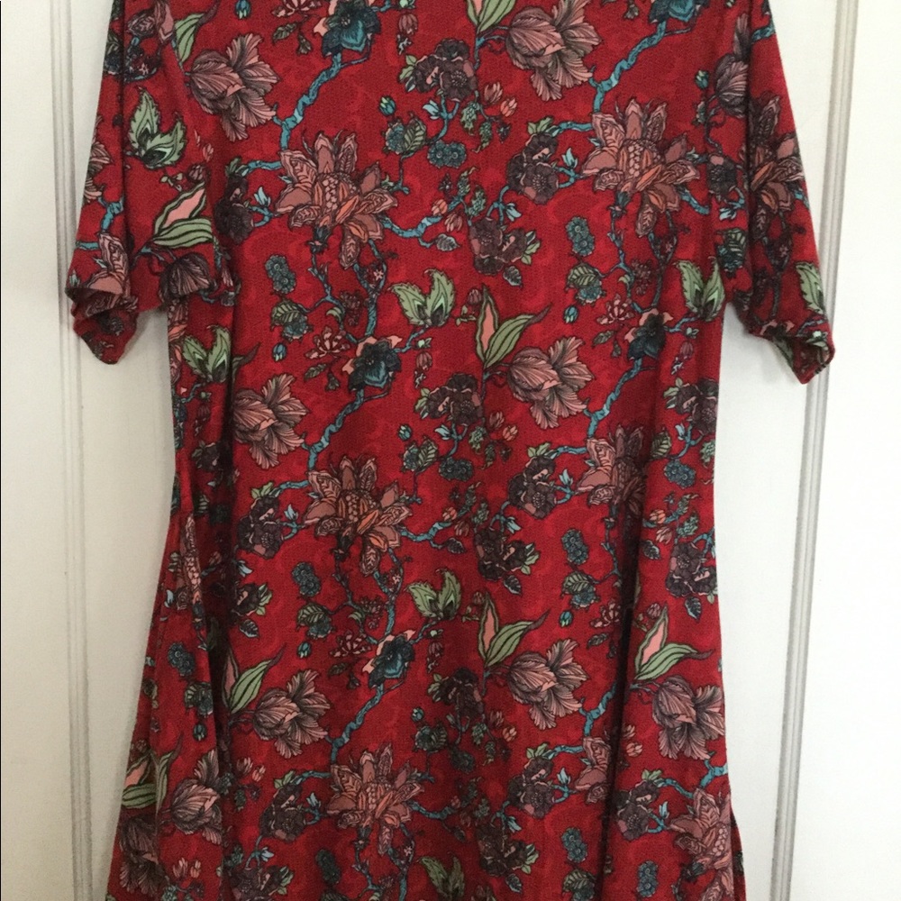 LuLaRoe Perfect T sz S Red Paisley